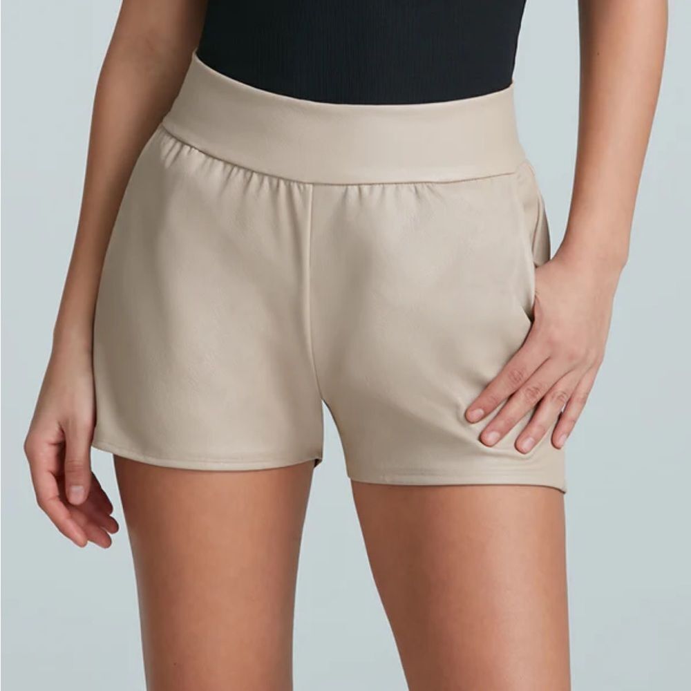 Commando faux leather relaxed shorts short pockets medium m tan sand